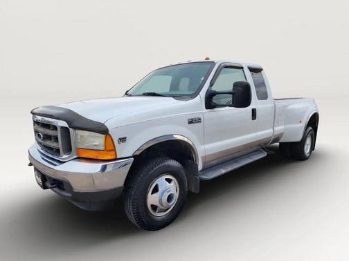 White 2001 Ford F-350 XLT SuperCab