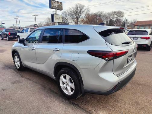 2024 Toyota Highlander LE