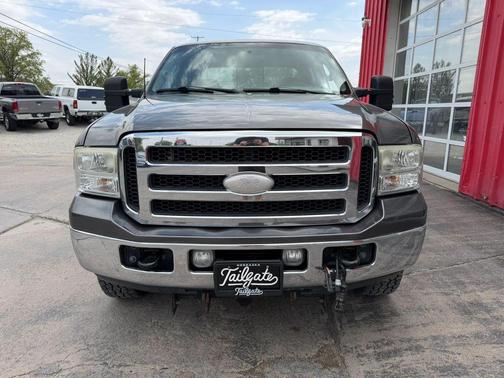 Gray 2005 Ford F-250 XLT