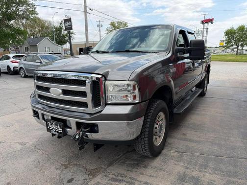 Gray 2005 Ford F-250 XLT