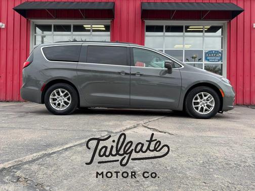 Gray 2022 Chrysler Pacifica Touring L
