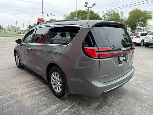 Gray 2022 Chrysler Pacifica Touring L