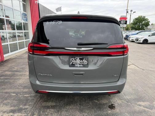 Gray 2022 Chrysler Pacifica Touring L