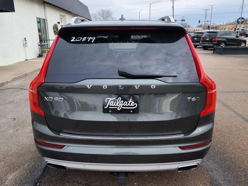 2018 Volvo XC90 T6 Momentum