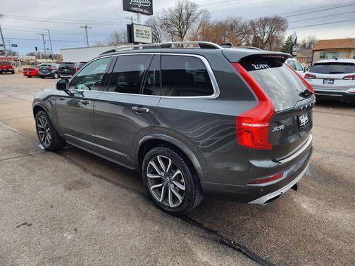 2018 Volvo XC90 T6 Momentum