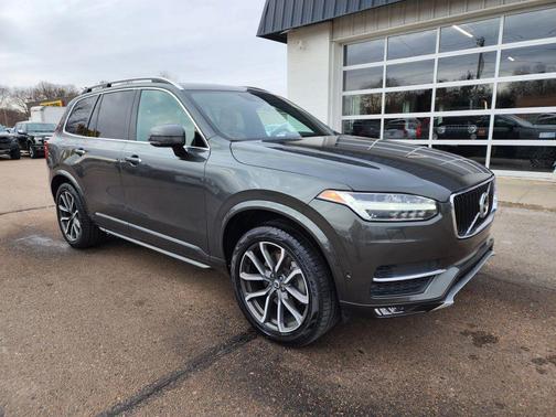 2018 Volvo XC90 T6 Momentum