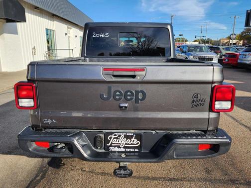 2022 Jeep Gladiator Willys Pickup 4D 5 ft