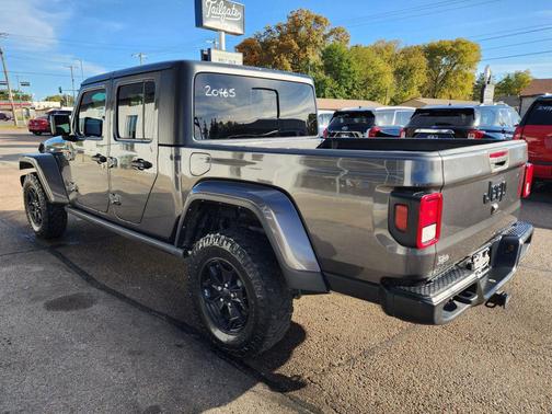 2022 Jeep Gladiator Willys Pickup 4D 5 ft