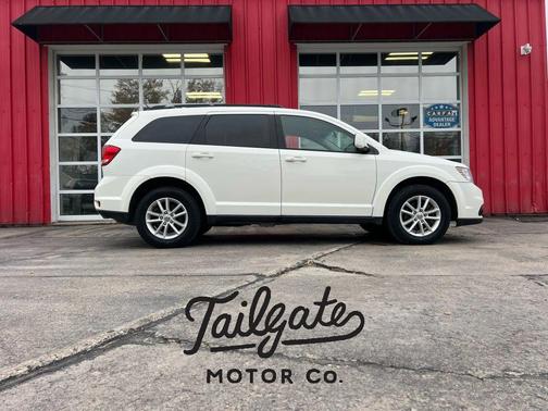 White 2014 Dodge Journey SXT
