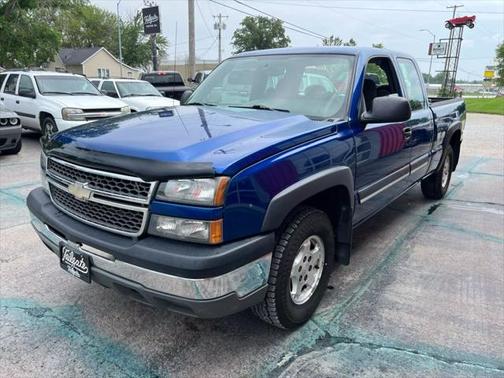 2004 Chevrolet Silverado 1500 LS Extended Cab