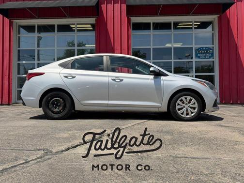 Silver 2020 Hyundai Accent SE Sedan 4D