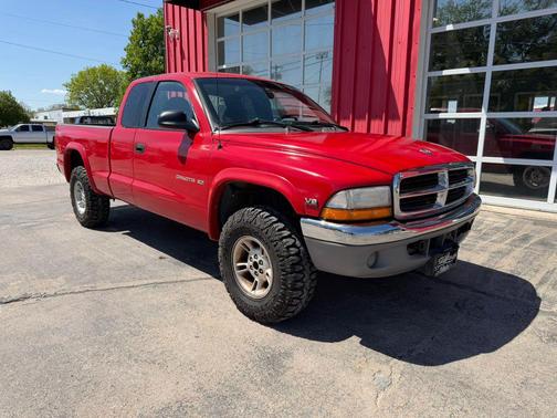 Red 1999 Dodge Dakota Base