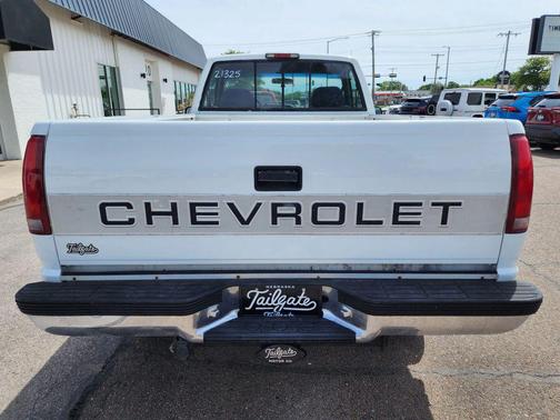 White 1995 Chevrolet 3500 Long Bed