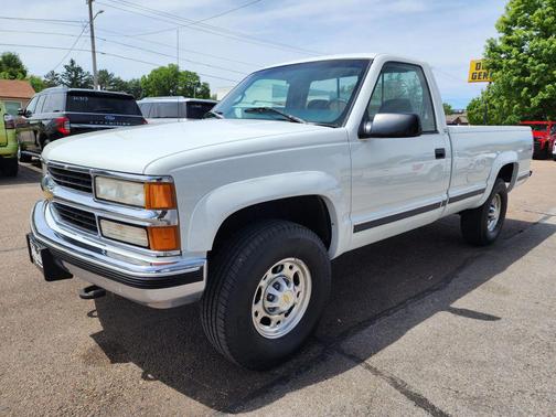 White 1995 Chevrolet 3500 Long Bed