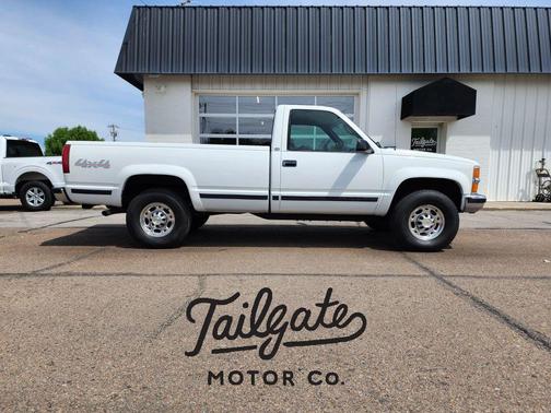 White 1995 Chevrolet 3500 Long Bed