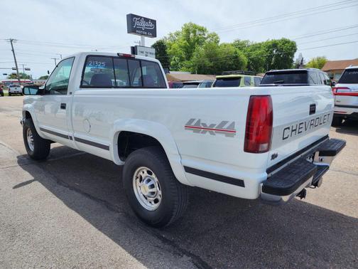 White 1995 Chevrolet 3500 Long Bed