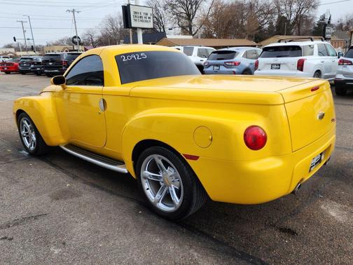 2004 Chevrolet SSR Convertible Pickup 2D