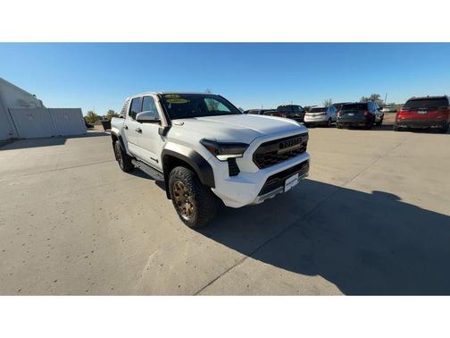 2025 Toyota Tacoma Hybrid TRAILHUNTER HYBRID