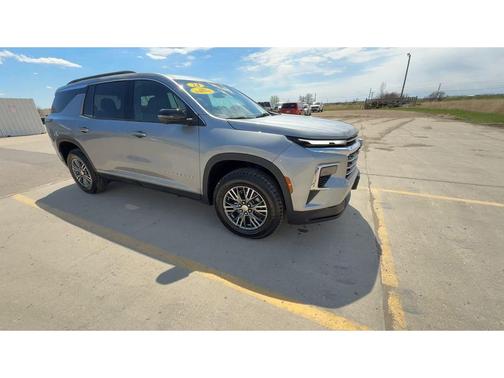 Sterling Gray Metallic 2024 Chevrolet Traverse LT