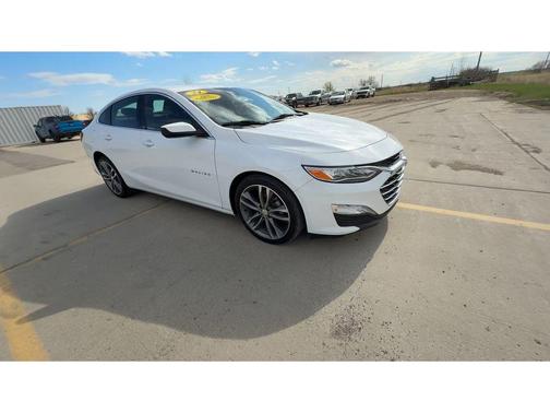 Summit White 2024 Chevrolet Malibu 2LT