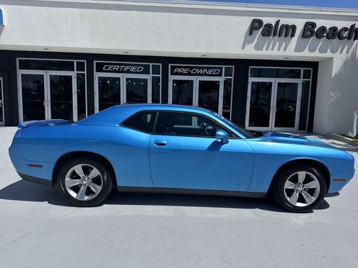 B5 Blue Pearlcoat 2019 Dodge Challenger SXT