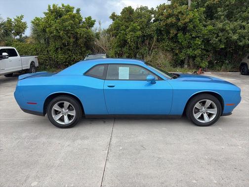 B5 Blue Pearlcoat 2019 Dodge Challenger SXT