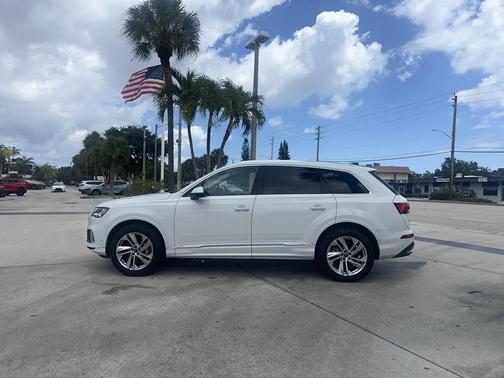 2023 Audi Q7 55 Premium Plus