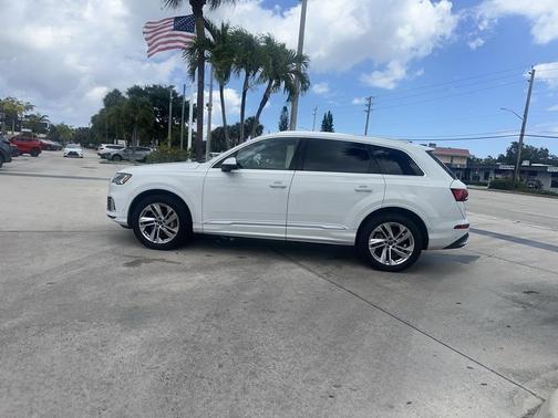 2023 Audi Q7 55 Premium Plus