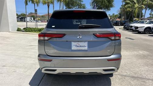 2024 Mitsubishi Outlander SE