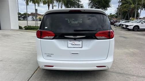 2023 Chrysler Voyager LX