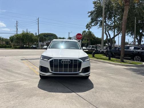 2024 Audi Q7 45 Premium Plus