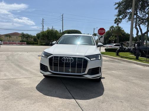 2024 Audi Q7 45 Premium Plus
