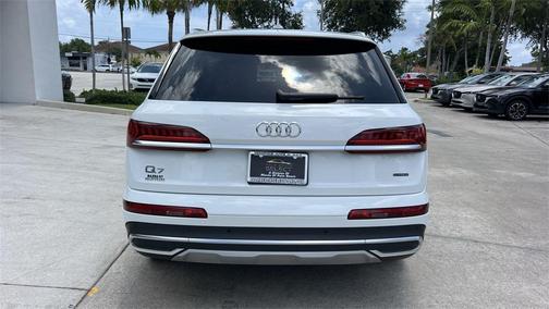 2024 Audi Q7 45 Premium Plus