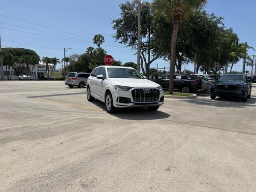 2024 Audi Q7 45 Premium Plus