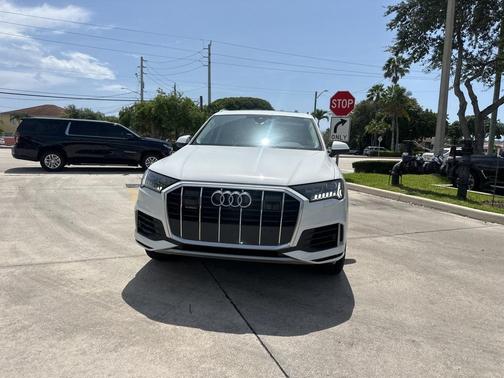 2024 Audi Q7 45 Premium Plus