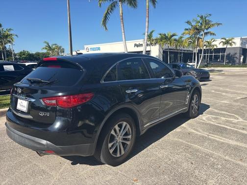 2015 INFINITI QX70 Base