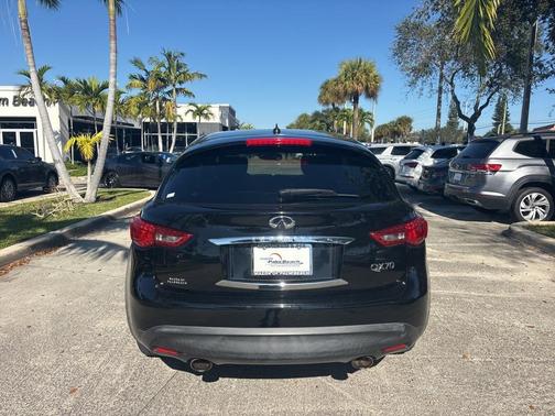 2015 INFINITI QX70 Base
