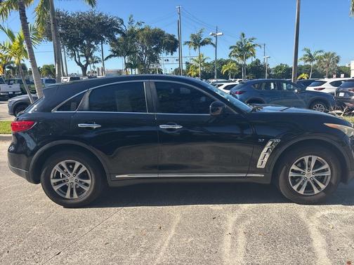 2015 INFINITI QX70 Base