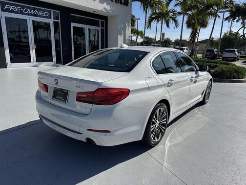Alpine White 2019 BMW 530 i xDrive