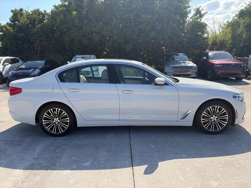 Alpine White 2019 BMW 530 i xDrive