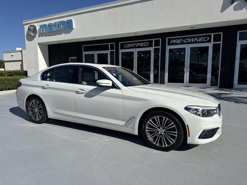 Alpine White 2019 BMW 530 i xDrive