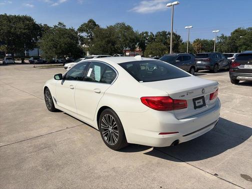 Alpine White 2019 BMW 530 i xDrive