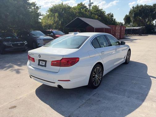 Alpine White 2019 BMW 530 i xDrive