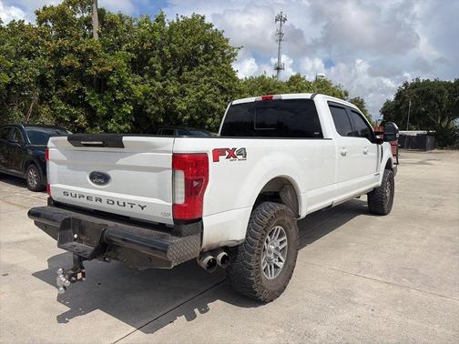 Oxford White 2017 Ford F-250 Lariat