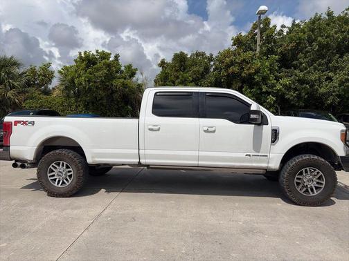 Oxford White 2017 Ford F-250 Lariat