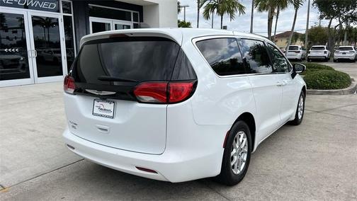 2023 Chrysler Voyager LX