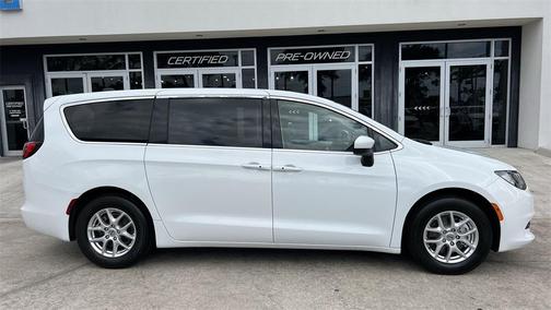 2023 Chrysler Voyager LX