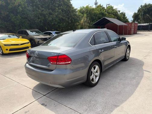 Platinum Gray Metallic 2014 Volkswagen Passat 1.8T SE