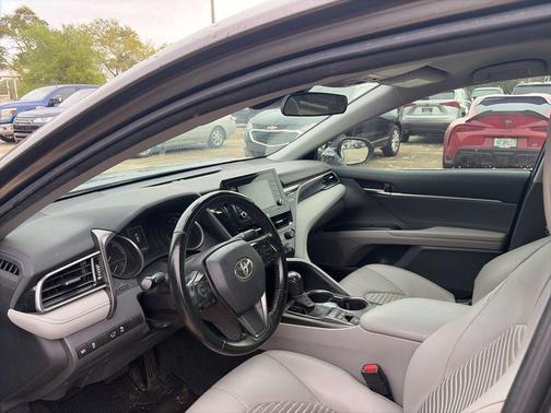 2022 Toyota Camry Hybrid SE