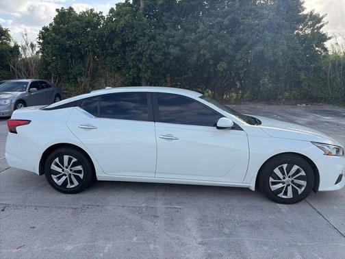 Glacier White 2020 Nissan Altima 2.5 S